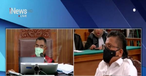 Wahyu Iman Santoso membacakan vonis Ferdy Sambodi PN Jaksel, Senin (13/2/2023) usai pembacaan vonis mati. (Foto: MPI/Bachtiar Rojab)