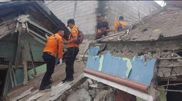 Rumah di Citeureup Bogor Ambruk Diguyur Hujan Deras, Satu Orang Terluka