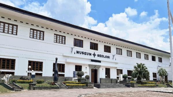Musem Geologi di Jalan Diponegoro, Kota Bandung, berjarak sekitar 300 meter seberang Gedung Sate. (FOTO: museum.geologi.esdm.go.id)