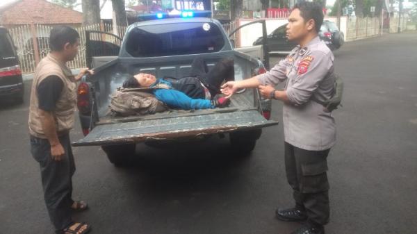 Salip Kendaraan Lain Motor Tabrakan Dengan Truk Di Kadipaten Tasikmalaya Pengendara Luka Luka 