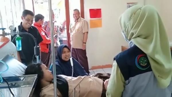 Puluhan Siswa SDN Kersamenak 2 Diduga Keracunan Seusai Makan Es Krim