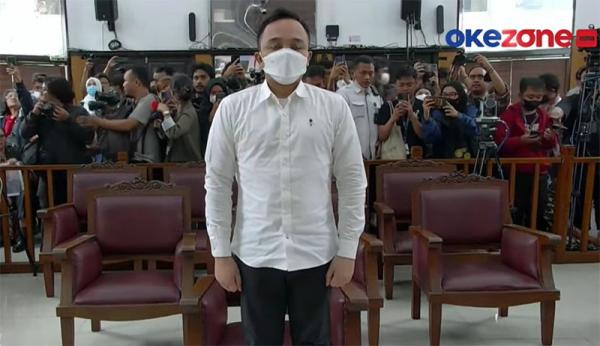 Ricky Rizal Beri Hormat ke Hakim usai Divonis 13 Tahun Penjara