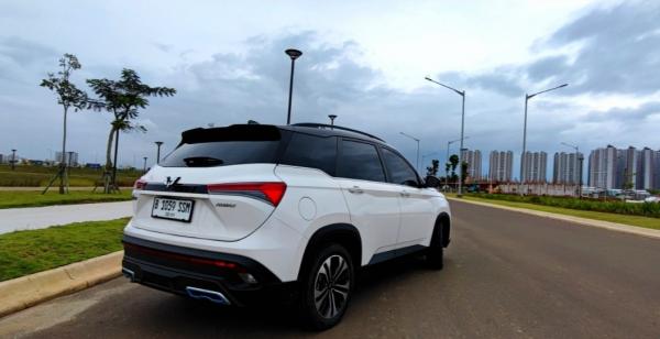 Wuling Almaz