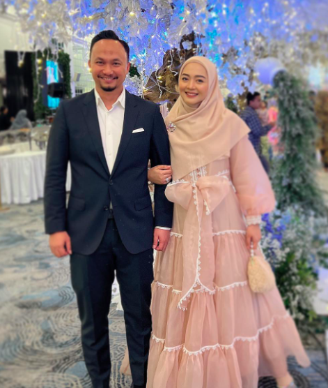 Artis lawas menikah dengan pengusaha tambang. (Foto: Instagram)