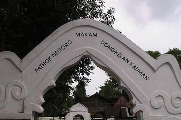 SEO ziarah makam dongkelan Salah satu tempat ziarah di Yogyakarta adalah Patok Negoro Makam Dongkelan. (Foto: Ist)