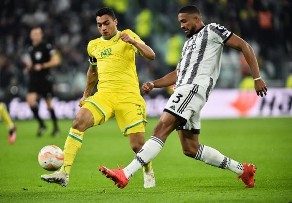 Juventus gagal menang saat melawan Nantes di leg 1 playoff Liga Europa 2022/2023. Juventus dipaksa main imbang 1-1. (foto: REUTERS).