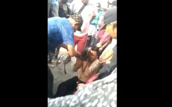 Pelaku perampokan Alfamart di Kubu Raya dibekuk warga. (Foto: Uun Yuniar)