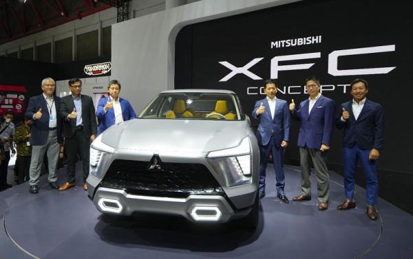 Jajaran Board of Directors Mitsubishi Motors dalam pameran Mitsubishi XFC Concept. (Foto: dok MMKSI)