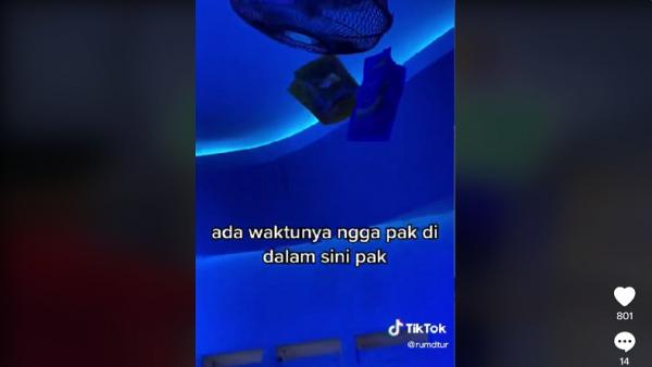 Video yang menampilkan toilet VVIP viral di media sosial. TV, sound system, hingga kipas angin ditambahkan dalam toilet. (Foto: @rumdtur/TikTok)