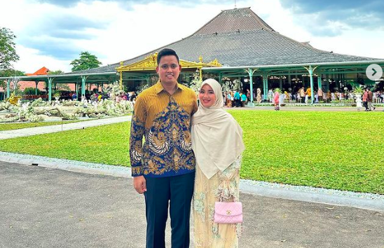 Artis lawas Menikah dengan pejabat (Foto: Instagram)