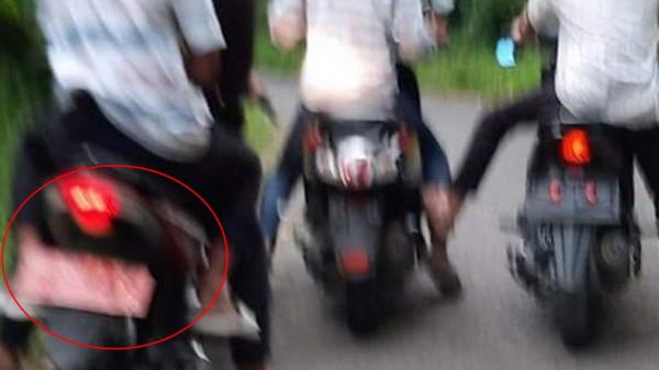 Pelajar berinisial AR (17)  nekat mengendarai sepeda motor dinas pelat merah untuk mencuri motor.  (Istimewa)