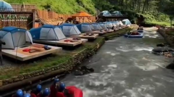 TALAGA PINEUS CAMP1 Selain berkemah, raftting atau arung jeram menaklukkan Sungai Palayangan juga ditawarkan pengelola Talaga Pineus Camp. (FOTO: Istimewa/Instagram/@talagapineuscamp)
