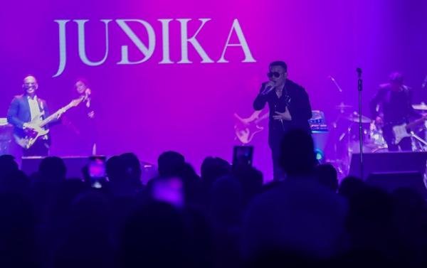 Kemegahan panggung “A New Beginning of Menara Danareksa with Judika” di Aryanusa Ballroom Menara Danareksa. (Foto: MPI/Faisal Rahman)