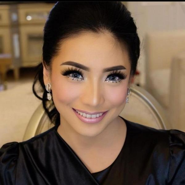 Artis Lawas tinggal di luar negeri. (Foto: instagram)