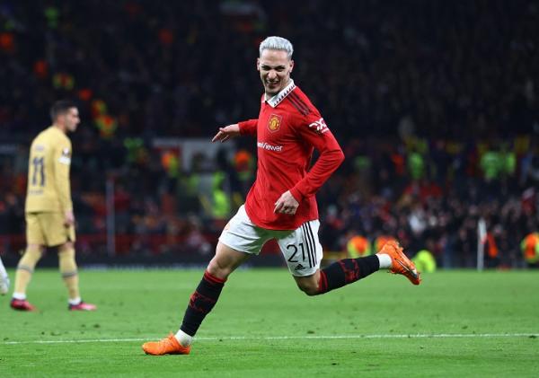 Antony Manchester United Man United Penyerang Manchester United, Antony merayakan gol ke gawang Barcelona pada laga leg kedua playoff Liga Europa 2022/2023 di Stadion Old Trafford, Jumat (24/2/2023). (Foto: REUTERS)