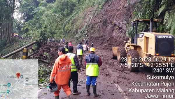 Diterjang Longsor Jalur Malang Kediri Sempat Lumpuh 13 Jam 7478