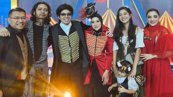 Eriska Nakesya berpose bersama Atta Halilintar Eriska Nakesya berpose bersama Atta Halilintar (Foto: Ig @eriskanakesya)