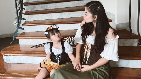 Eriska Nakesya dalam balutan busana Eropa Eriska Nakesya dalam balutan busana Eropa (Foto: IG @eriskanakesya)