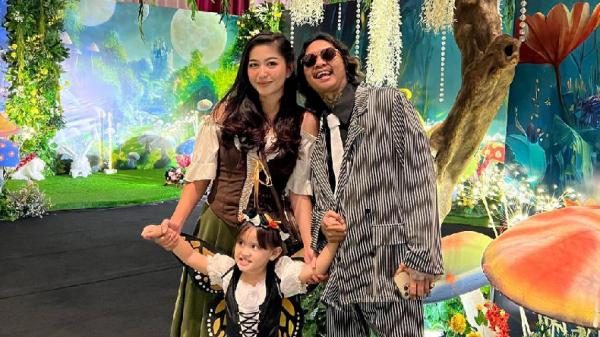 Eriska Nakesya hadir bersama Young Lex Eriska Nakesya hadir bersama Young Lex (Foto: IG @eriskanakesya)