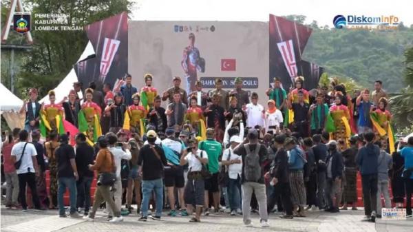Keseruan Pembalap WSBK, Ikut Karnaval Budaya Mandalika