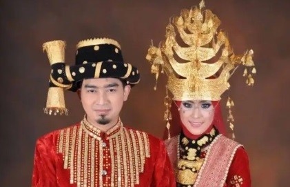 Pakaian Adat Suku Batak Angkola (Foto: Pinterest)