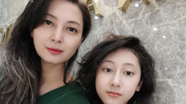 Fara Miyako Emi menemani sang ibunda perawatan kecantikan (Foto: IG @miyakoemi)