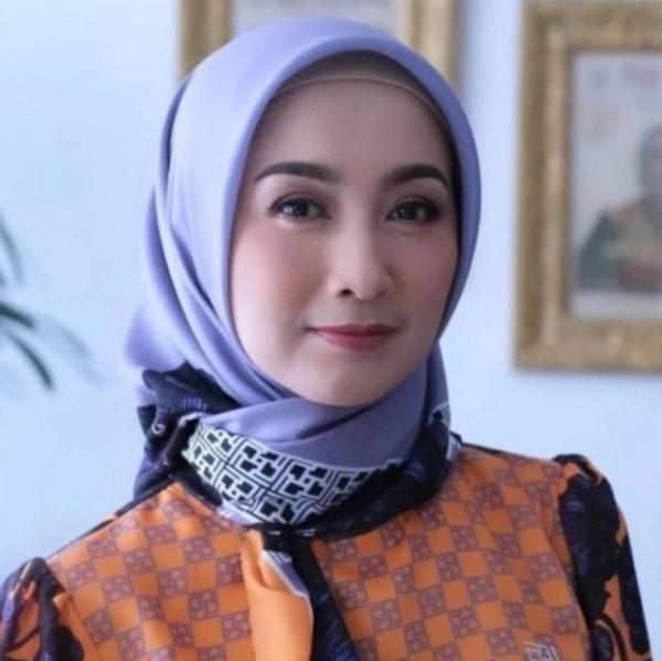 Artis cantik pemeran Nyi Iteung di film Si Kabayan. (foto: Instagram)