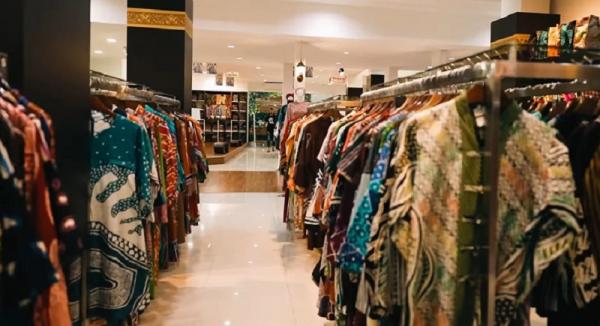 Dimulai dari garasi kecil, Kaelesha Afiati sukses memiliki brand batik sendiri dengan nama Paradise Batik. (Foto: YouTube PecahTelur)