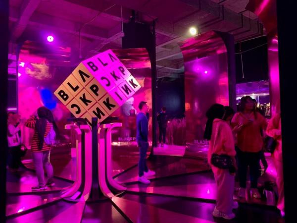 Pernak-pernik di BLACKPINK In Your Area Pop-up Store and Exhibition in Jakarta. 