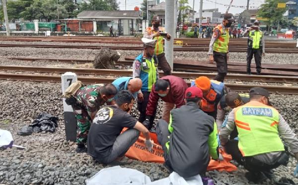 Perempuan Tewas Ditabrak Kereta Api di Bekasi, Terpental hingga 25 Meter