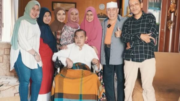 Screenshot 20230307 085034 Gmail Kondisi Mat Solar artis lawas pemeran Bajaj Bajuri. (Foto: YouTube)