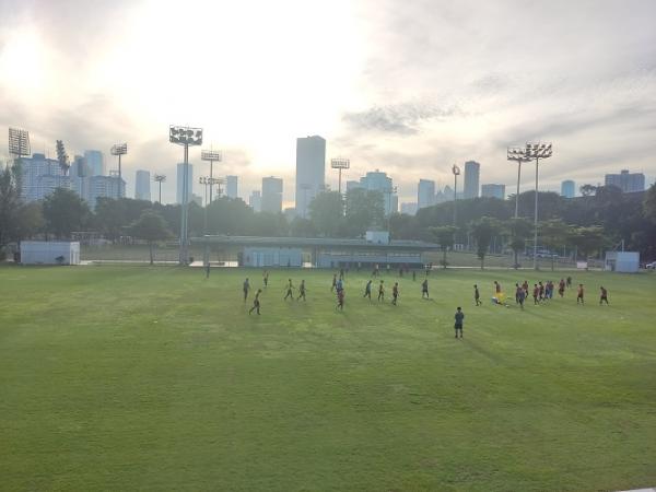 Timnas Indonesia Sea Games Latihan dimulai pukul 06.30 WIB. Latihan dimulai dengan pemanasan dan peregangan. (foto: Cikal/MPI)