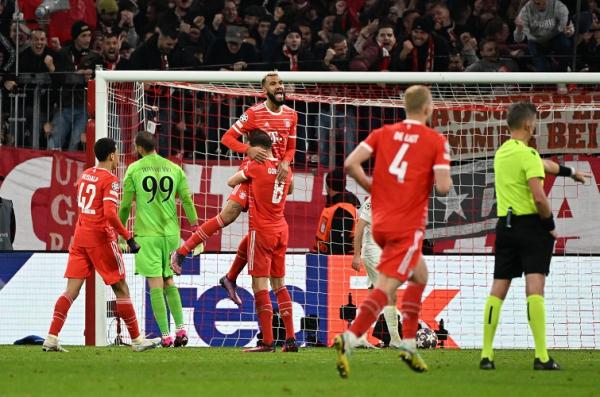 Bayern menang Bayern Munchen mengusir Paris Saint Germain (PSG) dari Liga Champions 2022/2023 usai menang 2-0 di leg kedua. Bayern unggul agregat 3-0 dari PSG. (foto: REUTERS)
