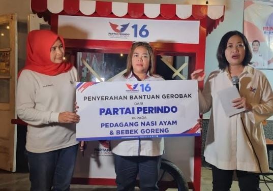 Peduli Rakyat Kecil Partai Perindo Bagikan Gerobak Ke Pelaku Umkm Di Magelang 5653