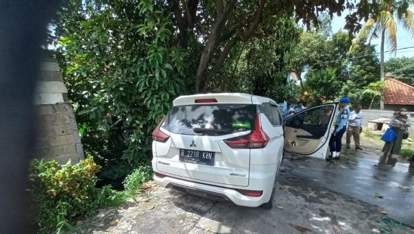 Mobil di Jaktim Hangus usai Parkir di Tumpukan Bekas Pembakaran Sampah