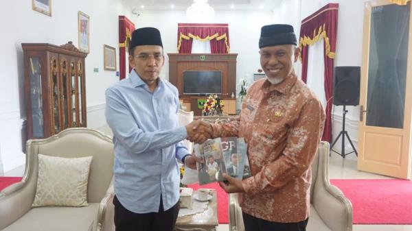 TGB HM Zainul Majdi dan Gubernur Sumbar Mahyeldi Ketua Harian DPP Partai Persatuan Indonesia (Perindo) TGB HM Zainul Majdi dan Gubernur Sumbar Mahyeldi (Rus Akbar/MNC Portal)