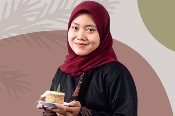 Mahasiswa UNY Tika Nur Affrimawati mengembangkan sorgum menjadi Sorgum Kolak Cake. (foto: istimewa)