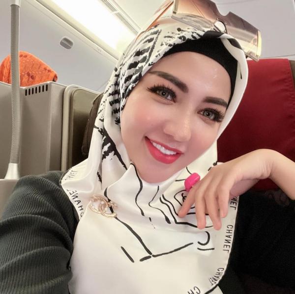 Artis sempat sembunyikan identitas suami. (Foto: instagram)