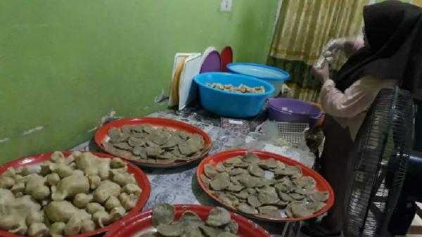 Tempat pengolahan Pempek Hafish, salah satu nasabah BTPN Syariah di Kota Jambi. (Foto: Kurnia Illahi).