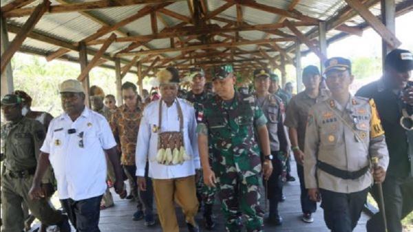 PJ Gubernur Papua Selatan Apolo Safanpo Kunjungi Asmat, Akan Resmikan RSUD