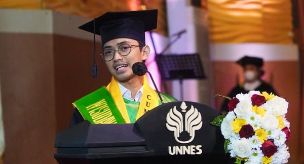 Kisah Inspiratif Raffi Jadi Wisudawan Terbaik Unnes Lulus Dengan IPK ...