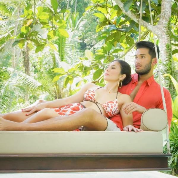 WhatsApp Image 2023 03 12 At 5 10 09 PM Potret seksi Wulan Guritno bareng Sabda Ahessa. (Foto: Instagram)