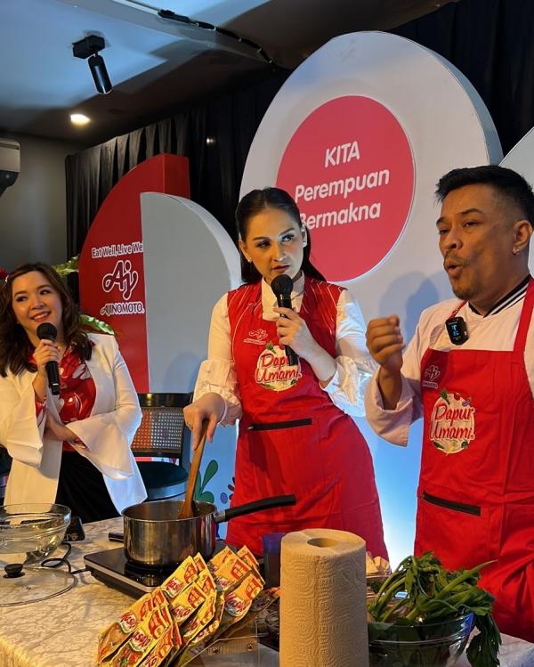 Artis Mona Ratuliu membagikan tips menyiapkan makanan bergizi. (Foto: istimewa)