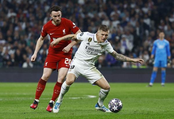 Gelandang pengatur tempo permainan Real Madrid, Toni Kroos berhasil membuat Liverpool kesulitan mengembangkan serangan. (Foto: REUTERS)