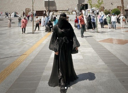 Aurel Hermansyah Cadar1 Aurel hermansyah pakai cadar. (Foto: Instagram)