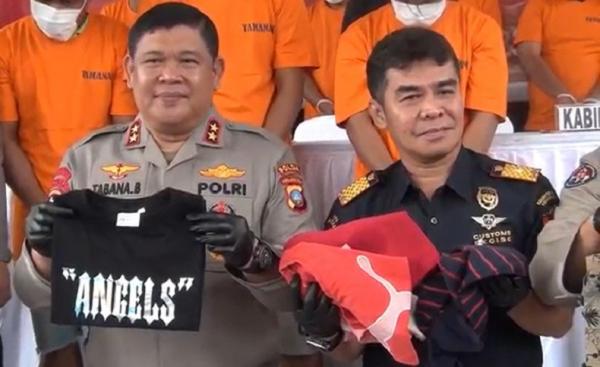 Polda Kepri Tetapkan 2 Tersangka Penyelundupan Pakaian Bekas Impor Dari ...