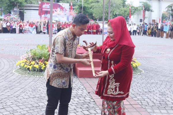 Wali Kota Semarang Hevearita Gunaryanti Rahayu dan Wali Kota Solo Gibran Rakabuming Raka. (Foto: dok Pemkot Semarang)