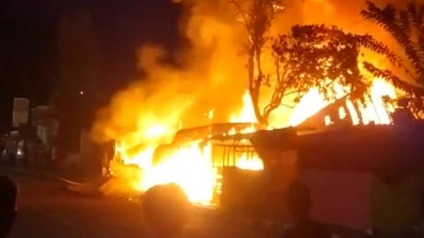 Api Sambar Bensin Eceran, Rumah Pedagang Buah di Bandarlampung Hangus Terbakar