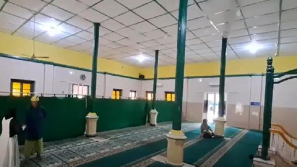 Masjid Tertua di Medan, Masjid Raya Badiuzzaman (Foto: iNews/Ahmad Ridwan Nasution)