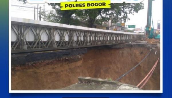 Jembatan Darurat Cikereteg Bogor Kini Hanya Bisa Dilintasi Motor
